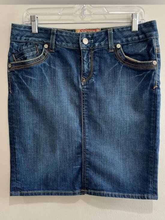 Dresses & Skirts - Denim Skirt Women's 30💓
